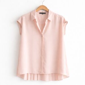 Banana Republic Blush Pink Pleated Back Blouse–Sleeveless Collared Workwear